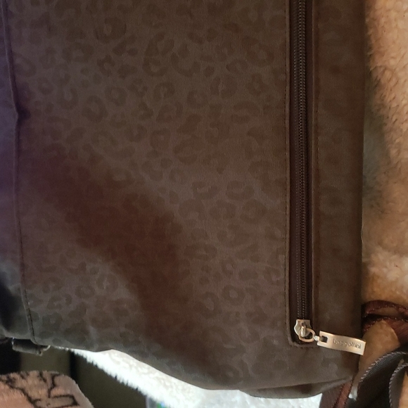 BAGGALLINI CROSS BODY or over the arm PURSE. LOTS OF COMPARTMENTS & STYLE! - Picture 9 of 15